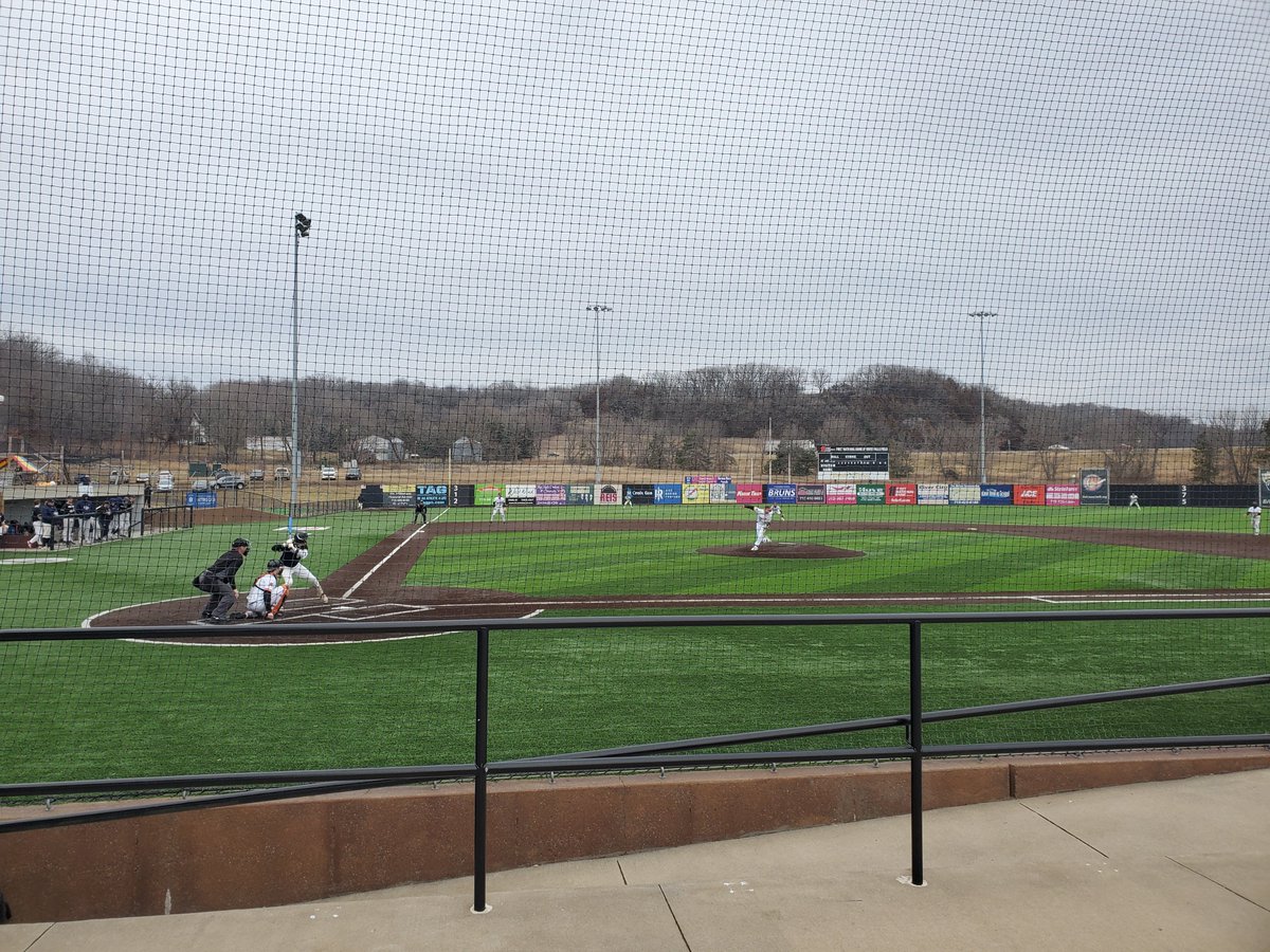 MetroKnights's tweet image. Outdoor baseball in February. @Ducks_Baseball season opener.