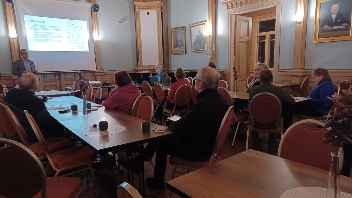 AnnaelinaI's tweet photo. #psmk2040 Pohjois-Savon maakuntakaavan esittelytilaisuudessa #iisalmi Raatihuoneella oli tänään vilkasta keskustelua #tuulivoima sta. Kiitos, kun olitte paikalla! Huomenna vuorossa #kiuruvesi #Vieremä #Sukeva https://t.co/FEZXYxNGlV
