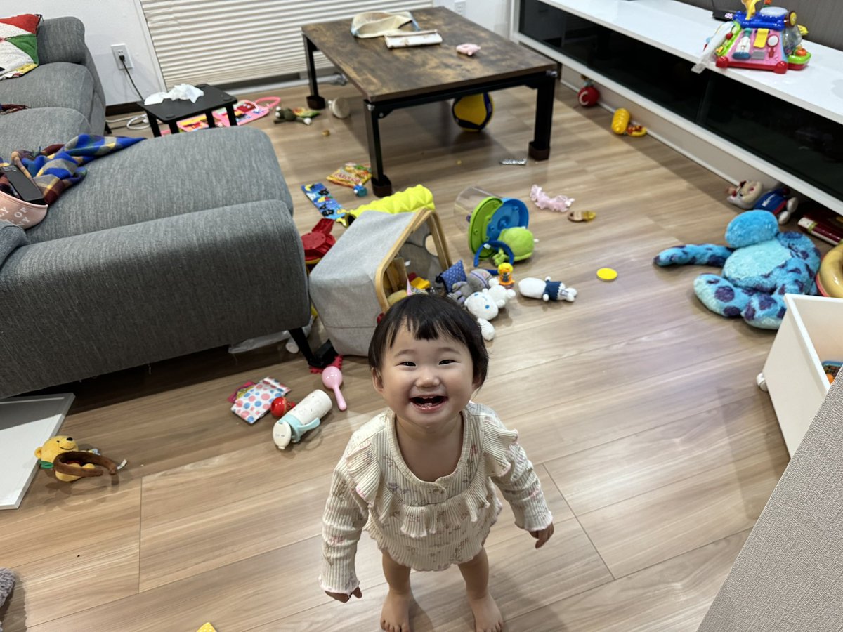38_prnc's tweet photo. 妻×子供インフルで、昨日仕事から帰ったら家が世紀末みたいになってたワ。子供に関してはすぐ体調良くなって大元気。笑 https://t.co/qdVcnFfW9f