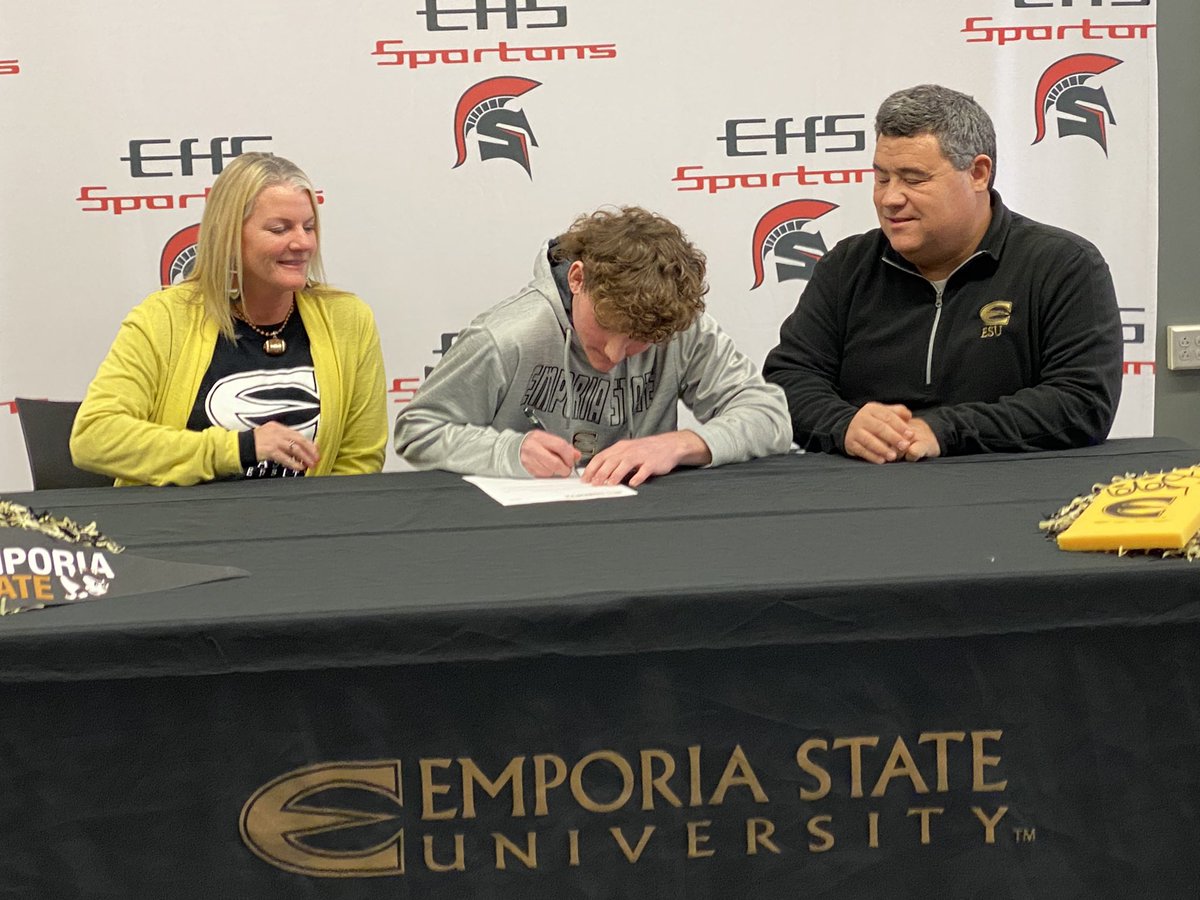 .<a href="/AlexAllemang/">Alex Allemang</a> signed with <a href="/esuhornetsfb/">ESU Hornet Football</a> today.
