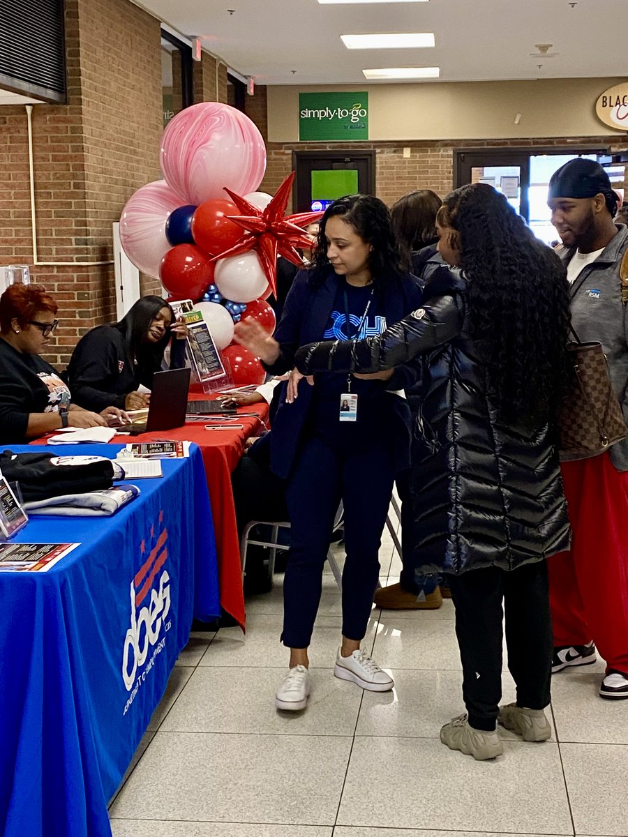 InnovateWDC's tweet photo. Today, @HowardU seniors eagerly enrolled in @MayorBowser’s #HBCUPublicServiceProgram with assistance from @DOES_DC and @InnovateWDC. These aspiring leaders will serve causes beyond themselves, shape communities, and drive positive change. Learn more at https://t.co/R3QTJxCBTX. https://t.co/xe7J1g7lhX