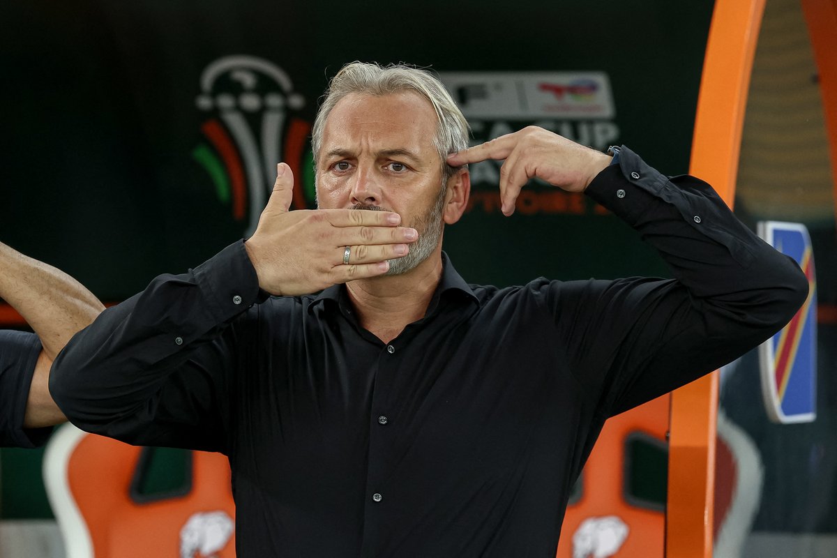 CBSSportsGolazo's tweet image. The DR Congo players &amp;amp; manager gesture during the national anthem ahead of their AFCON semifinal match against Ivory Coast.

Currently there is major conflict in the eastern region of the DR Congo.