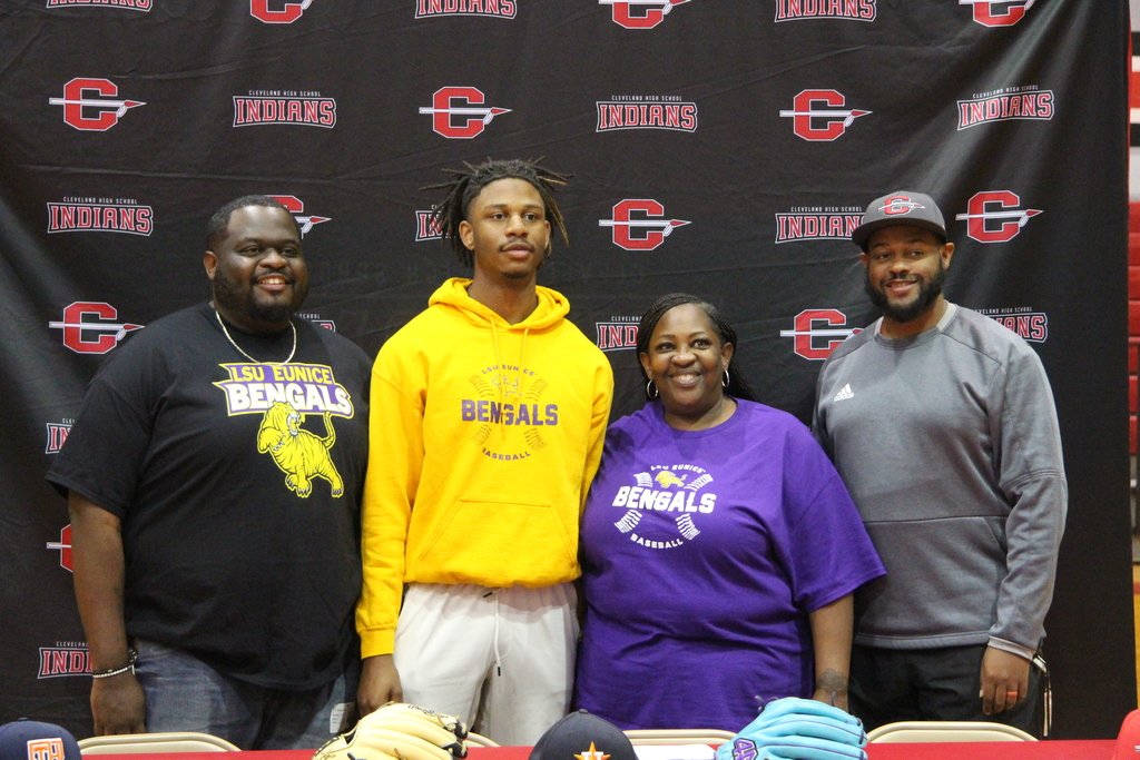 Congratulations to our own Xavier Woods for officially signing to LSU Eunice this afternoon!! #GoBengals