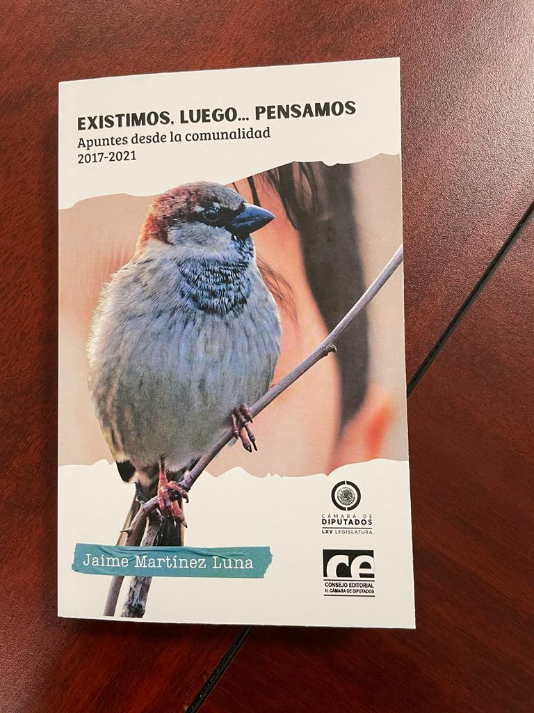 lunamaran's tweet photo. Este señor @JaimeMartnezLu1 esta estrenando libro nuevo "Existimos, luego ... pensamos", que además se puede descargar y es totalmente gratuito. 

https://t.co/T2qmfmBnV9 https://t.co/Wj1Db9VLv0
