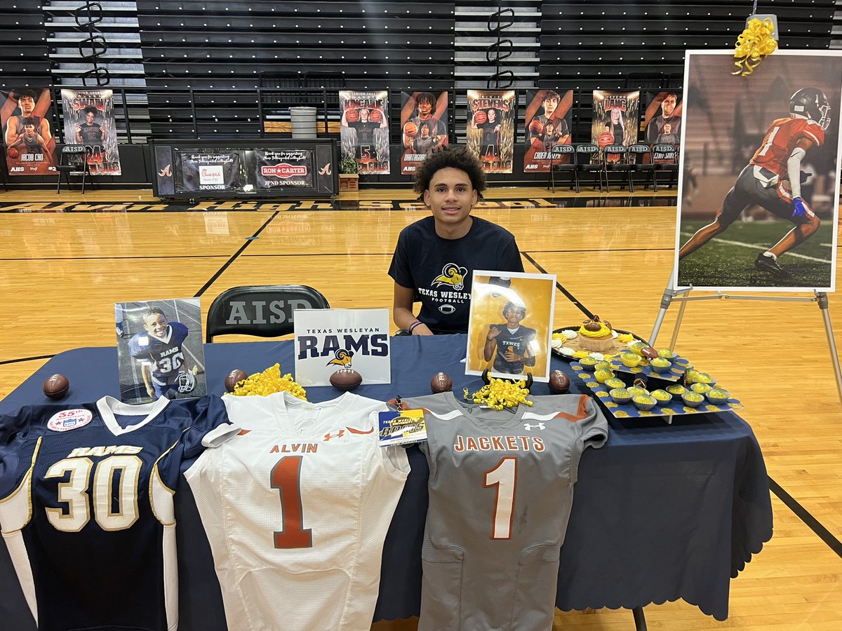 Ursula Macias tweet media