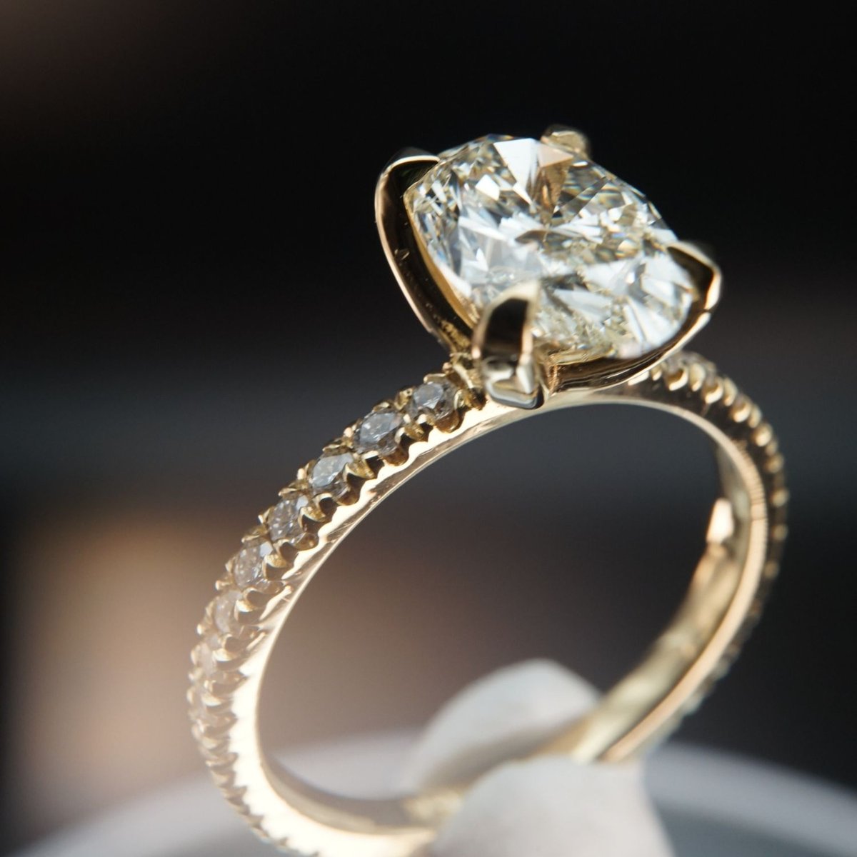ArtGoldOfficial's tweet image. Choose not just a ring, but a legacy. Discover the secret behind the perfect ring at Art Gold Jewelry, where every piece tells a story of love, craftsmanship, and unparalleled beauty.

.

.

.

#PerfectRing #18kGold #DiamondBrilliance