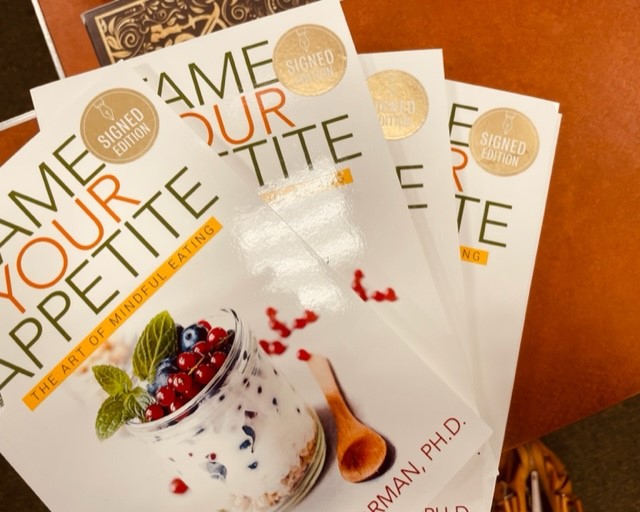 Check out Dr. Sheila's What Well Women Want interview about #mindfuleating @wellwomencoaching on Saturday Feb 10th!  links below #tameyourappetite #mindfulness #nondiet @tameyourappetite @TVGuestepert) ow.ly/F2YW50Ppv4e ow.ly/pzlO50Ppv4f ow.ly/S4PC50Ppv4k