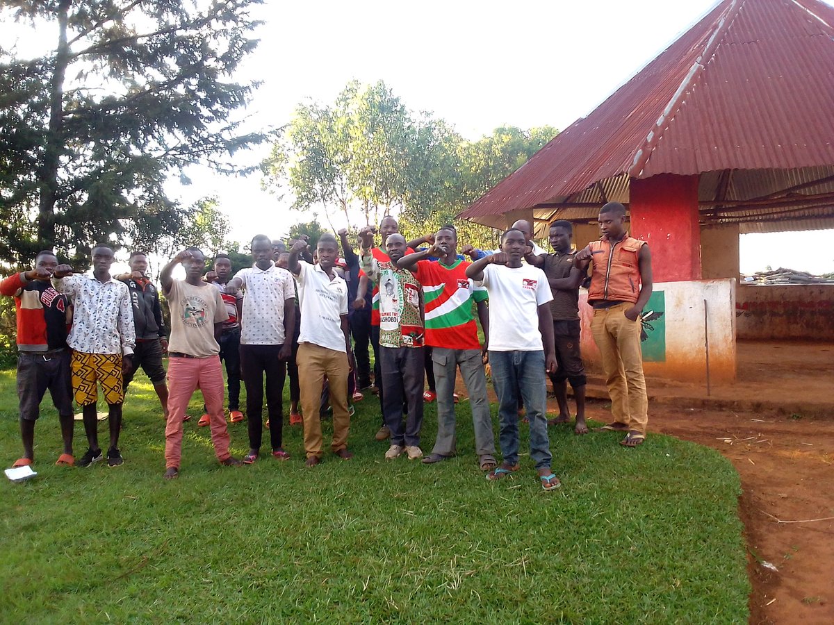 CnddFddMatana's tweet photo. #Burundi:Kuri uyu wa gatatu igenekerezo rya 07/02/2024 uwurongoye @cnddfddyouth mugacimbiri #Musagara ku mutumba wa #Gitanga yagirishije inama imbonerakure bakaba bariko bigirahamwe ibijanye n'umutekano n'ingene bokwiteza imbere.@CNDDFDDBurunga,@DorianeMunezero,@R_Ndikuriyo https://t.co/JjwvyEj7Lv