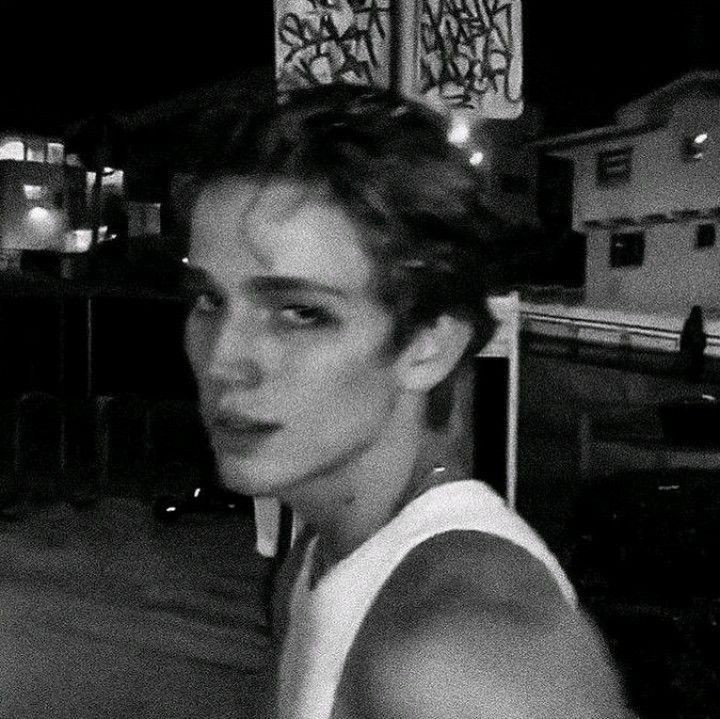 ℳ𝒶𝓍𝒾𝓂 ⸻ Максим tweet media