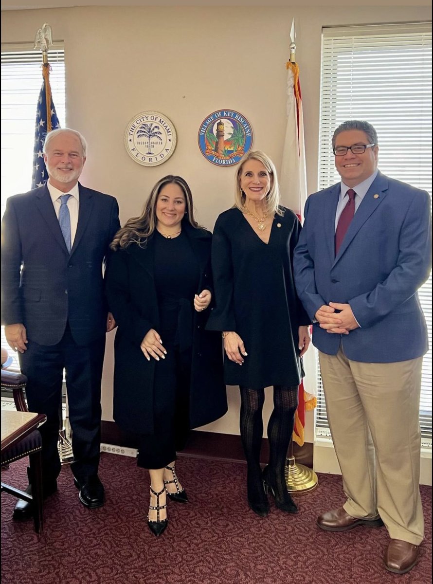 Hey <a href="/CommissMelissa/">Melissa Castro</a> and <a href="/commishariel/">Commissioner Ariel Fernandez</a> I thought I’d help you get ahead and share this photo of you doing absolutely nothing in Tallahassee. Wait till the residents see the photos of you sitting in first class! Do you think they paid for that with their p-cards? <a href="/newschica/">Elaine de Valle</a>