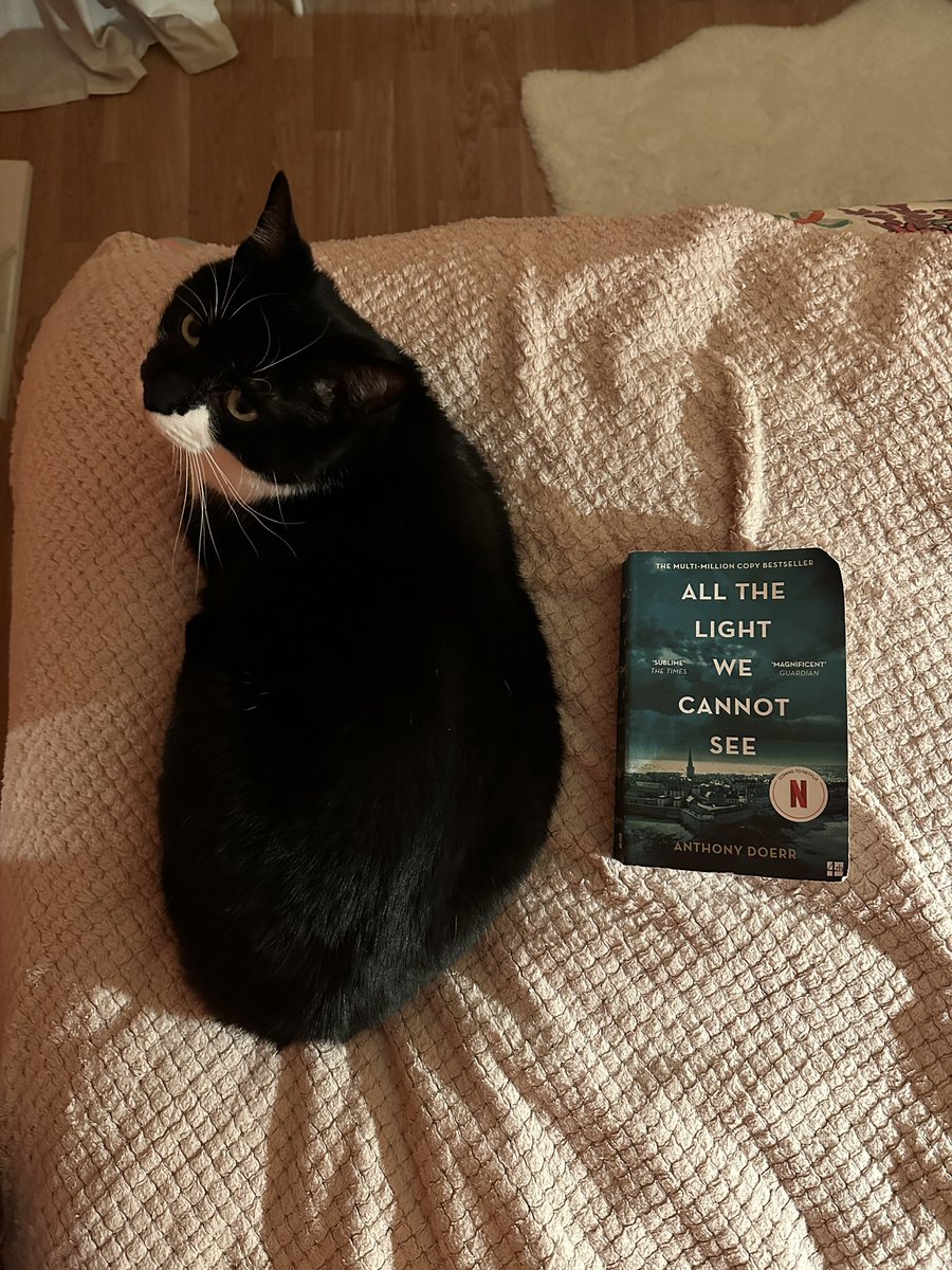 Succumbing to the #BookTwitter / instagram hype and starting #ALittleLife. Finished All the Light We Cannot See by Anthony Doer last week (so I can watch the series now peacefully). Cat for reference.