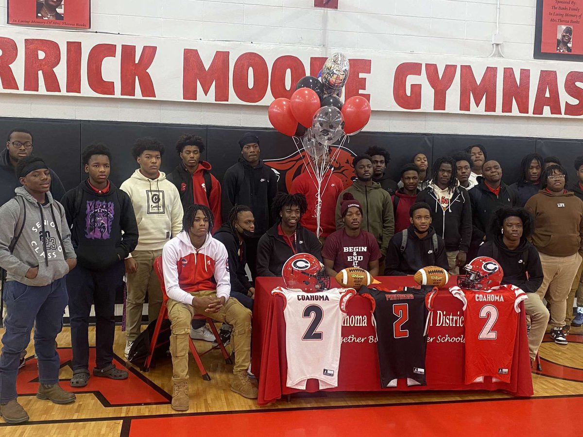 devonta_boyd's tweet photo. It’s Official @CoahomaFootball locked in 110% https://t.co/7eovdIce0y