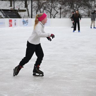 Lock3Akron's tweet image. 🌞 The rink is OPEN!  Enjoy the beautiful weather and get some exercise while you&apos;re at it. We&apos;re open until 9 pm tonight and tomorrow from 11 am-9 pm. ⛸️ #OhioWeather #OutdoorRink #FreshAir #Exercise