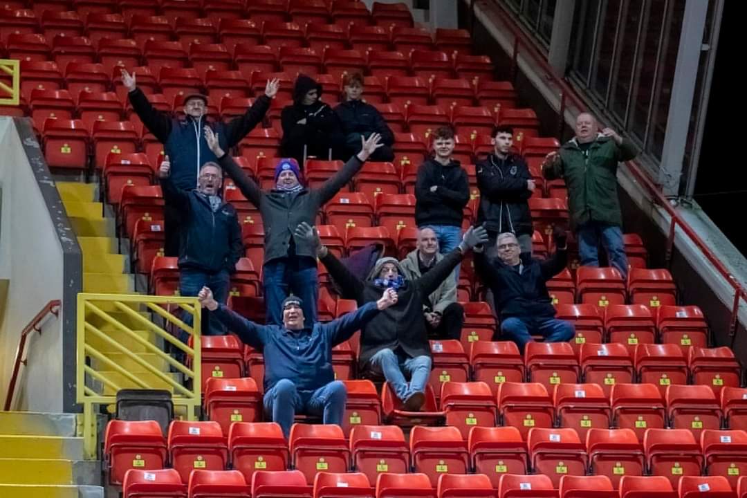 Awaydays23's tweet image. Fair play to the 14 Eastleigh fans who travelled 647 mile round trip up to Gateshead last night #Spitfires