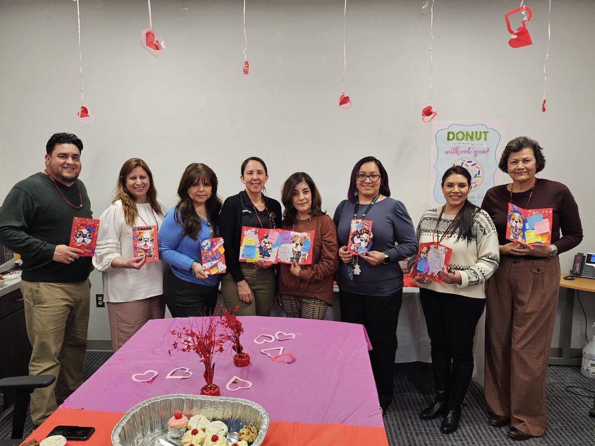 MJimenez_SHS's tweet photo. @Socorro_HS1 SpEd Department treating our @SHS_Counselors8  to lunch this afternoon! Thank you for all you do for our students. 🐾❤️🩵 @EOlivas_SHS @PFranco_SHS https://t.co/SPg3ok0QQl