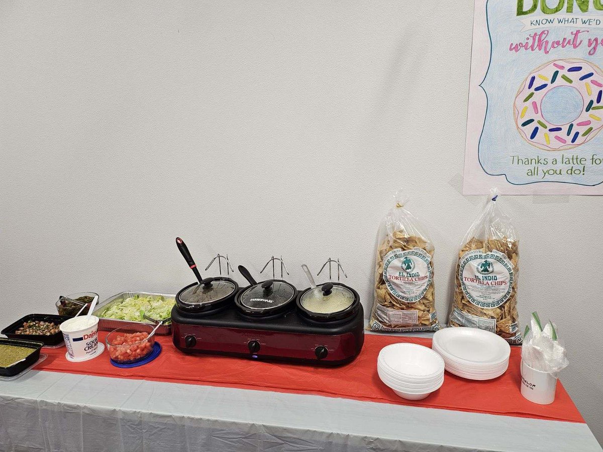 MJimenez_SHS's tweet photo. @Socorro_HS1 SpEd Department treating our @SHS_Counselors8  to lunch this afternoon! Thank you for all you do for our students. 🐾❤️🩵 @EOlivas_SHS @PFranco_SHS https://t.co/SPg3ok0QQl