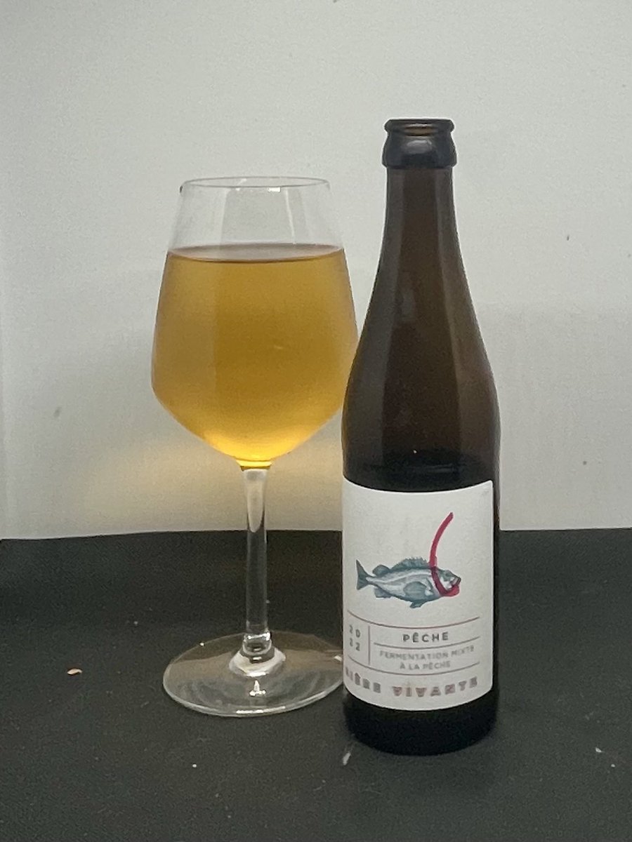 Vamos a darle un poco de melocotón a la semana
Sour de 5.3% ABV mezcla de cervezas salvajes envejecidas en barrica maceradas sobre melocotón fresco del Rosellón (Monsolle).
Aroma afrutado, casi sin espuma y un sabor ácido con un agradable toque a melocotón
