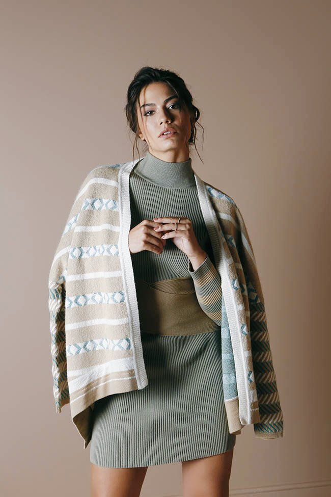 Dikker14's tweet photo. #DemetÖzdemi̇r #magdergi 
After I go home and take off my makeup, I say "I feel bad."  Everyone works hard to earn money, I don't want to spread negative energy around me and distract them with my mood and desires." https://t.co/Y11TPcd2OV