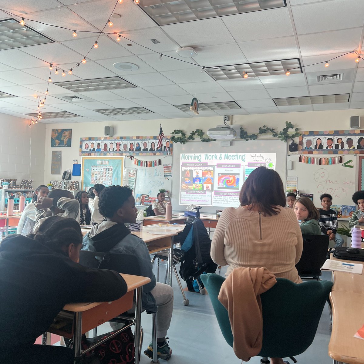 jillparaska's tweet photo. Morning Meetings in Mrs. Dudley's class!  Building relationships one day at a time. @CESg8trs @KeriDudley18  
#SPSCreatesAchievers https://t.co/0nal9W7lDc