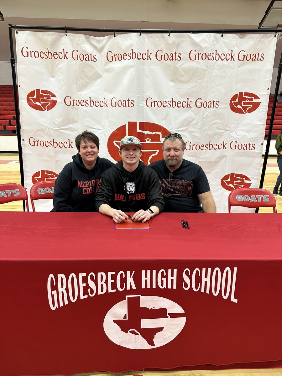 Chris (@chriscox25) on Twitter photo EXCITED TO BE CONTINUING MY ACADEMIC AND ATHLETIC CAREER WITH <a href="/MACBulldogsFB/">McPherson Football</a> I would like to think my lord and savior Jesus Christ for allowing me this opportunity. My family,teammates and coaches for putting me in this position.<a href="/CoachJFisc/">Coach Fiscus</a> <a href="/JoshPisik/">Coach Pisik</a> EXCITED TO BE CONTINUING MY ACADEMIC AND ATHLETIC CAREER WITH <a href="/MACBulldogsFB/">McPherson Football</a> I would like to think my lord and savior Jesus Christ for allowing me this opportunity. My family,teammates and coaches for putting me in this position.<a href="/CoachJFisc/">Coach Fiscus</a> <a href="/JoshPisik/">Coach Pisik</a>