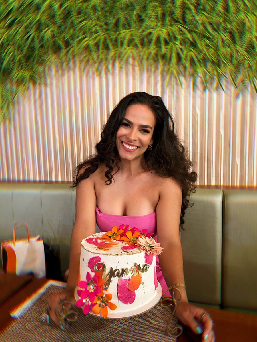 YandraRibeiro6's tweet photo. só pra deixar registrado aqui o dia mais feliz do ano! 💖🌸✨ #6fev https://t.co/PJViLB65En