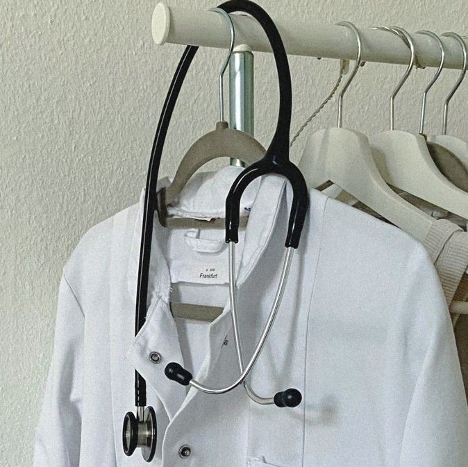 jenyymed's tweet image. ﾠﾠﾠદ sᧉαrch : #studytwt #studytwtbr 
ﾠﾠﾠ #booktwt #medtwt 🤍 𓈒 ࣪ ˖ 

 ﾠ ׁ ও 06﹐medicina 
ﾠ  ׁ ও foco: enem , ufs, ufba e uefs
 ﾠ ׁ ও 🇧🇷, 🇺🇸 &amp;amp; 🇪🇸 

⭑ : bts, taylor swift, modern family, café &amp;amp; gatinhos ׁ 🥼  ֹ  ֪֪֪
✧... jenystudies.carrd.co

♡/↺ = moots