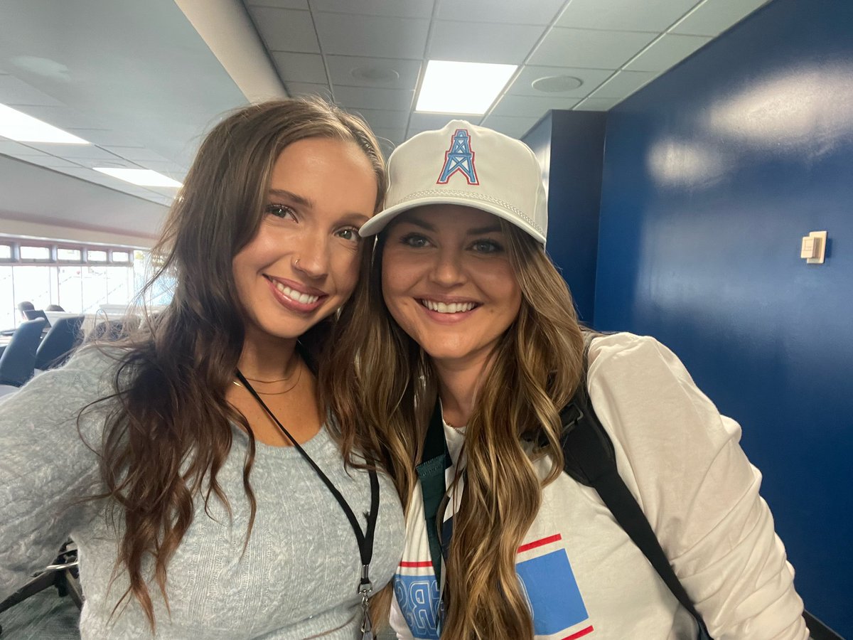 theleahray's tweet photo. Clearly need to take more pics of/with the women I get to work with. Happy national girls and women in sports day! 

 #NGWSD2024 https://t.co/0Xq5Xlh1ol