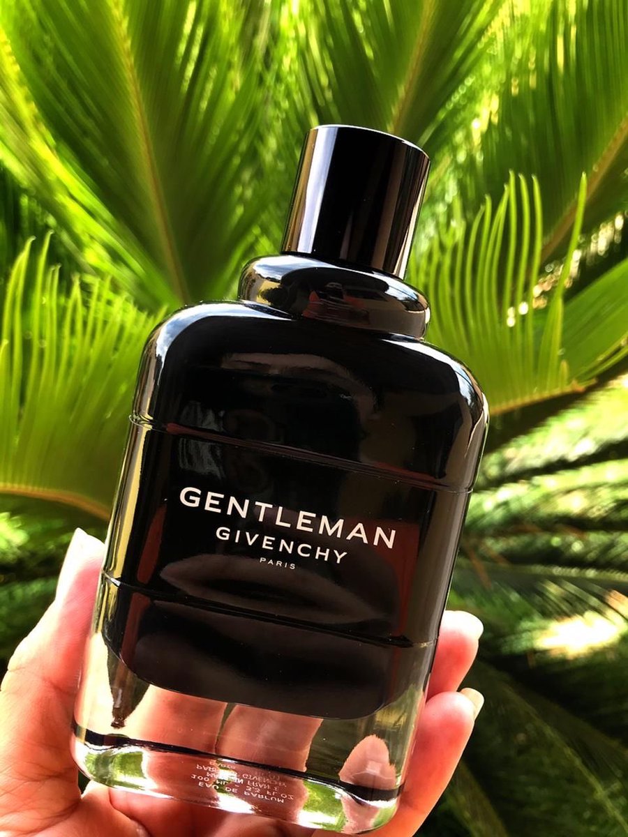 Outlet_Diskon's tweet photo. Parfume Yang Kalo Orangnya Lewat Wanginya Ketinggalan ✨

Wanginya Bisa Tahan 7 Hari 💯
— 
A THREAD https://t.co/mRFXQaACyG