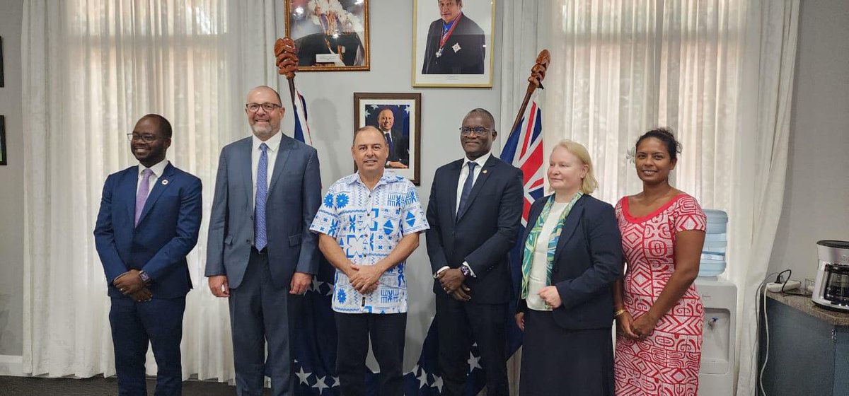 New UNDP Resident Rep, <a href="/AlionaNiculita/">Aliona Niculita</a>, has presented her credentials to the Hon. Prime Minister <a href="/CookIslandsGov/">Cook Islands Govern</a>, Mark Brown, in Rarotonga. 
A critical step in strengthening UNDP's partnership with the Gov &amp; people of 🇨🇰 in achieving their national priorities &amp; the #GlobalGoals.