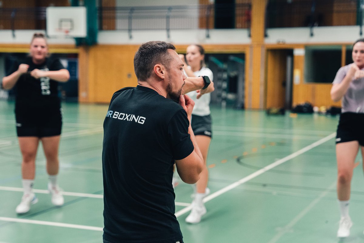 MR_BOXING_'s tweet photo. Auf Erfolgskurs!🚀
Wir gratulieren dem SG1871 Augsburg Gersthofen und Coach Alexander Fischer zur vorzeitigen Meisterschaft.🏆
•
•
#MRBOXING
#training#motivation #gewinner #mentalestärke#erfolg #mut #stärke #handball #gersthofen https://t.co/SLe8zv17f8