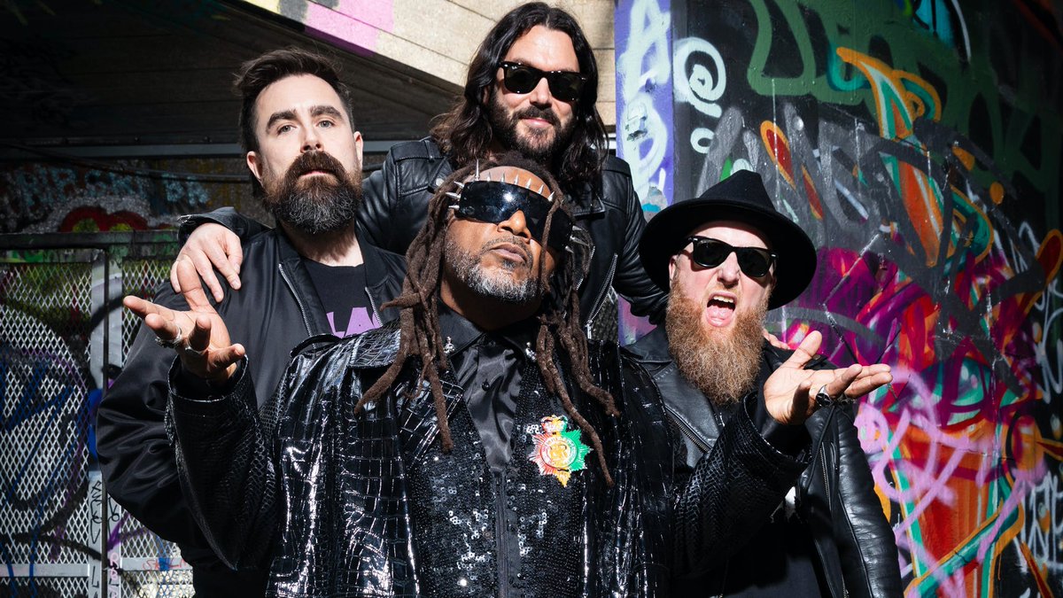 Huge congrats to @Skindredmusic, who just won Best Alternative at this year’s #MOBOAwards kerrang.com/skindred-just-…
