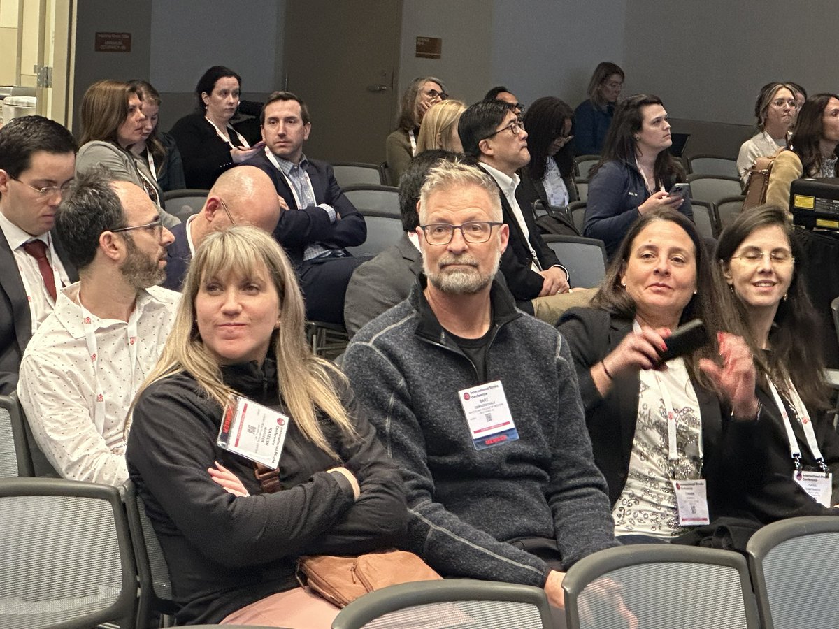 Braindoc_MGH's tweet image. Dr Chhabra presenting on TS mimic scores comparing 4 published scales. Her AZ Mayo crew here to cheer her on! @Demaerschalk