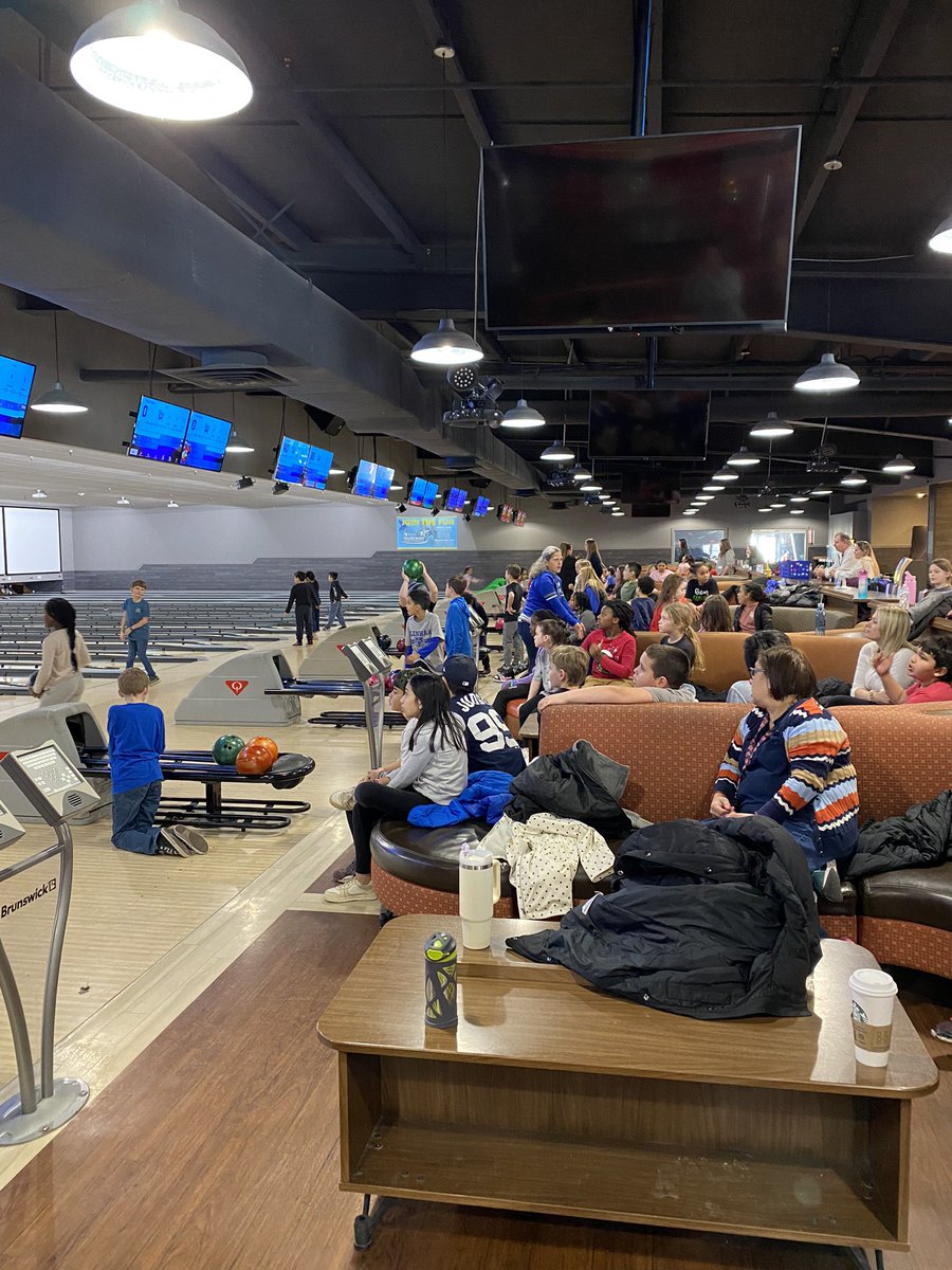 BeaconGreens's tweet photo. BCSD 3rd and 4th graders from  Glenham had so much fun bowling at Spins in Wappingers! @BCSDBulldogs https://t.co/RrNMyS8ihQ