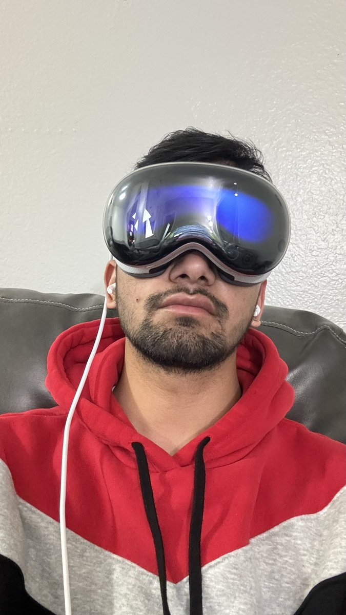 Himal__pok's tweet photo. I am liking my vision pro, but not that useful in daily life .. What’s your take on #AppleVisionPro https://t.co/V7nMII1kiK