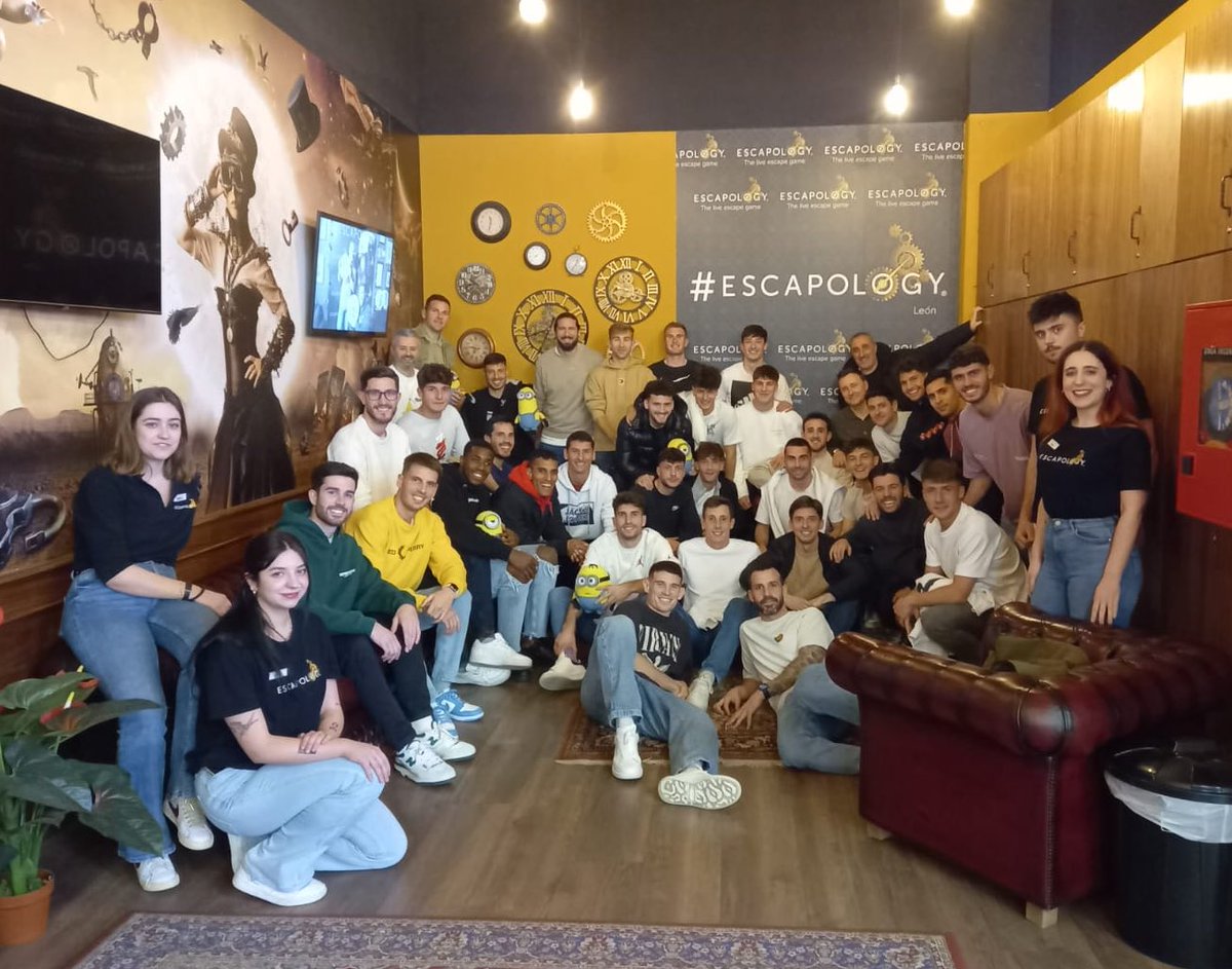 CyDLeonesa's tweet photo. 😆 Hoy hemos pasado una tarde diferente en el Estrella Park Experience de @EspacioLeon 

🍍 Gracias a los amigos de #Escapology por permitirnos disfrutar de actividades como esta para seguir haciendo grupo 

#AúpaCultu https://t.co/u5DLBAmaF4