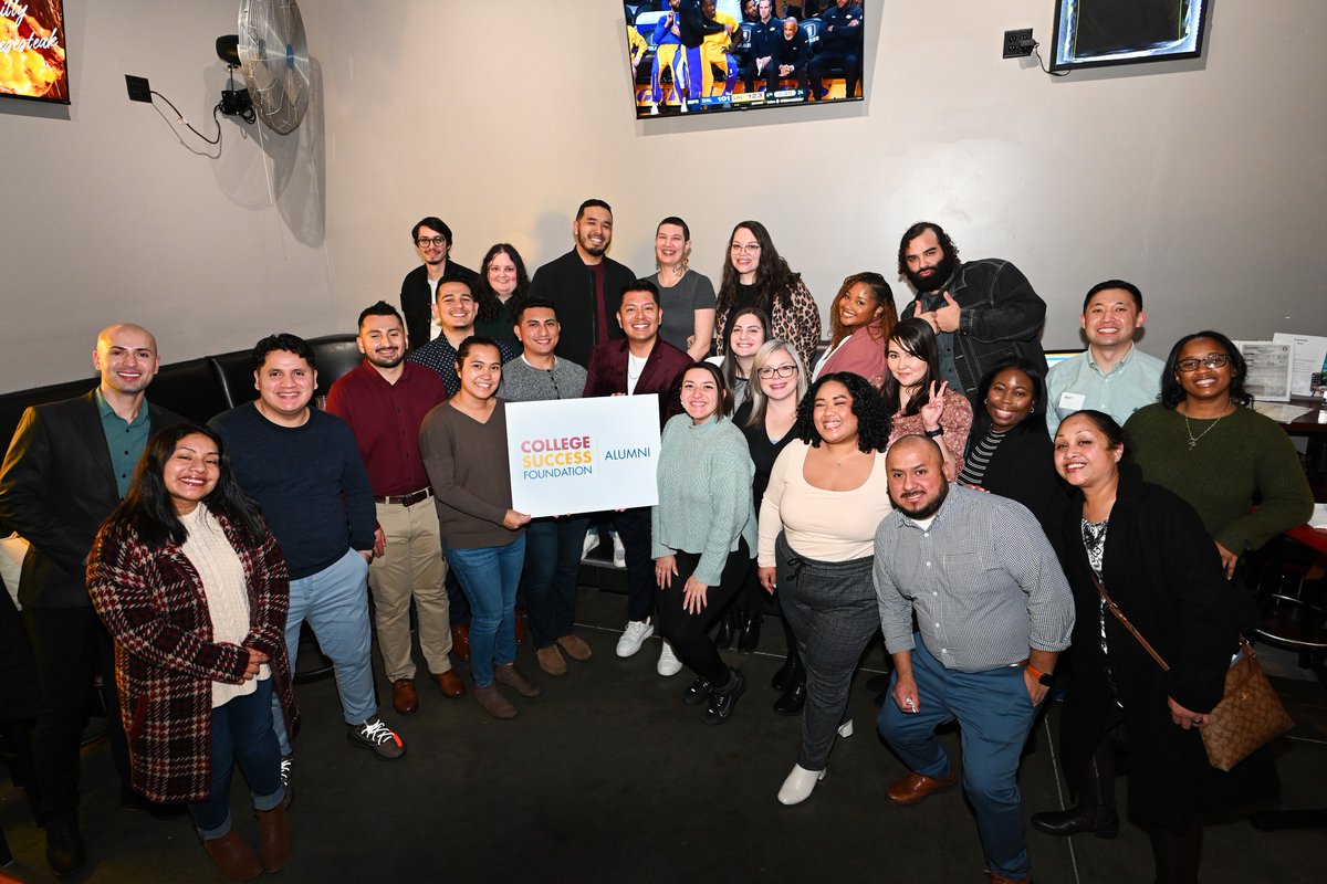 College_Success's tweet image. CSF Seattle and Tacoma alumni recently reunited at Trenchers Kitchen &amp;amp; Tap for an incredible evening of networking. Special thanks to Original Studios for capturing these joyous moments and providing alums with stunning professional headshots. #CSFAlumni #College #Careers
