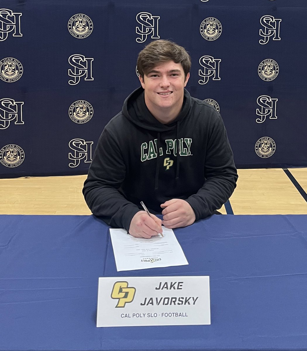 🟢🐎⚫️JAKE JAVORSKY⚫️🐎🟢 ✍️Signed➡️Sealed➡️Delivered✍️ @calpolyfootball Gets the 2X SVL Defensive Player of the Year🔥 Congrats @javorsky_jake on signing your NLI and becoming a MUSTANG🐎 #NoBetterPlace🐎 #BuiltAtTheBadlands🏟