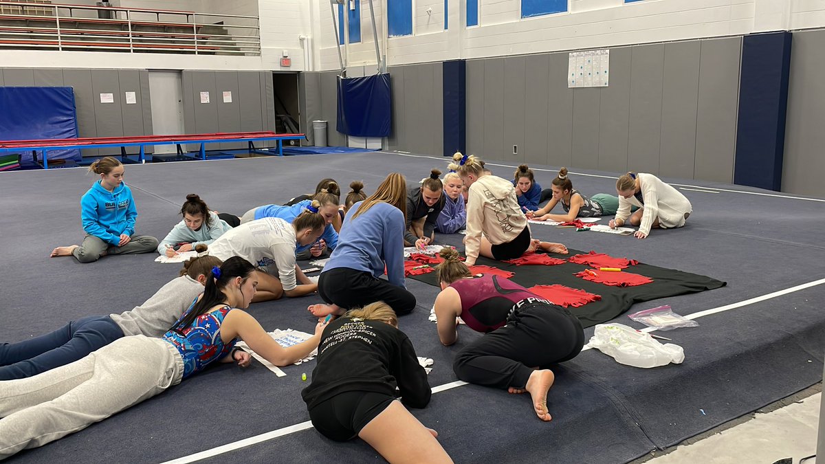Sometimes practice means supporting a friend in need 🥰
#gymnasticsfamily