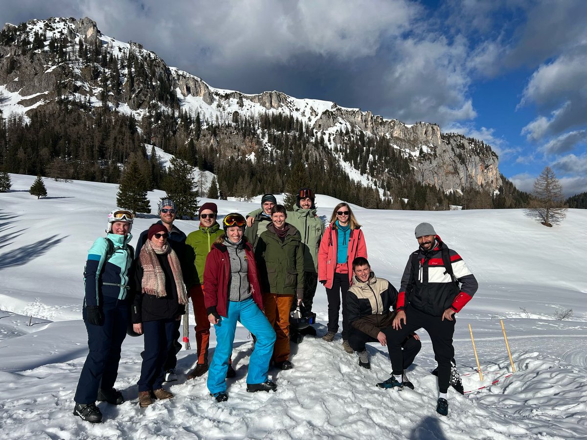 geogebra's tweet image. 🎿❄️ Team Austria hit the slopes! From skiing to snowshoe hiking and snowman building, it was all about snow-filled fun and mountain magic. ⛄🏔️ #AustriaInWinter #SnowDay #TeamOuting #GeoGebra