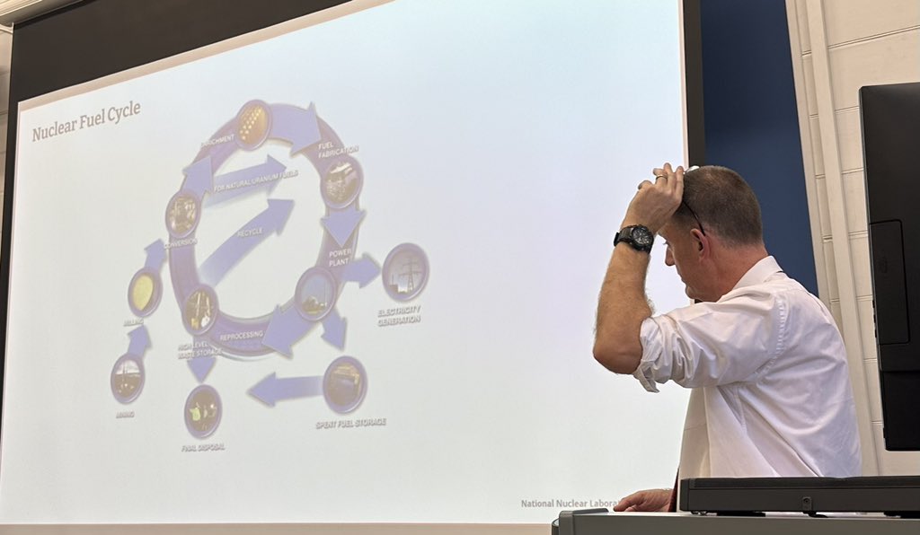 jprichardsonNNL's tweet photo. Delighted for Ed Butcher & I to have presented today as part of the @KingsCollegeLon Engineering Seminar Series covering #Robotics in the #Nuclear Industry and UK Nuclear Waste Management & Decommissioning, representing #NNLRobotics #NNLDecisionScience @UKNNL https://t.co/bUi9s3TYSt