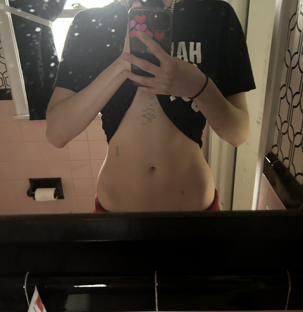 ST0N3REXIC's tweet photo. if hip bones stick out why still fat https://t.co/PBnlU6FzcL