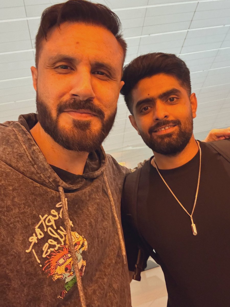 Mustafology's tweet photo. Look who I bumped into at dubai airport. Guess who are we voting for tomorrow and you can win yourself a ‘Bat’ ! https://t.co/SkOQQVFNb6