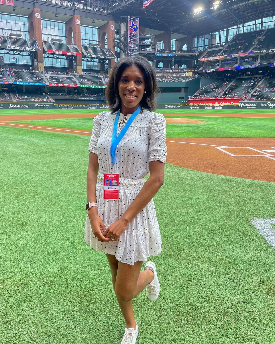 robynehearn's tweet image. Happy #NGWSD to all of the ladies that are in the sports world! Keeping crushing it. You all inspire me every single day ☺️🎥