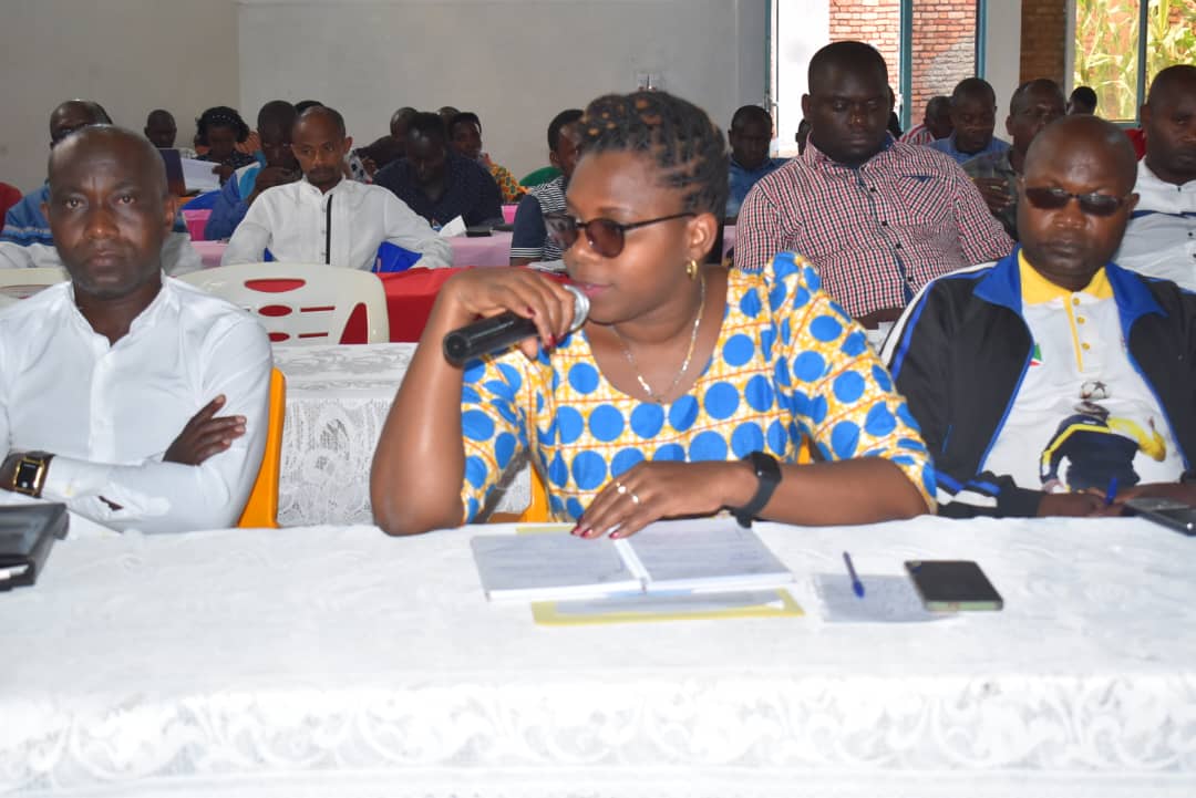 ABPInfos's tweet photo. 2/3 Certaines formations sanitaires n'ont pas des homes des professionnels de la santé, le directeur du district sanitaire de @makambaProvince, Dr Athanase Ntungwanayo citant le cas des CDS #Ndebe et #Migongo. Il demande de contribuer à l'extension des hôpitaux communaux. https://t.co/GxtVAX7ghp
