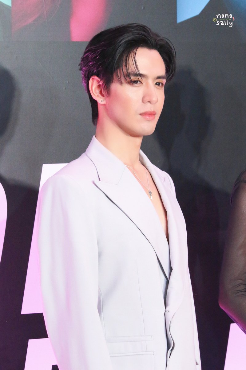 gurl0r's tweet photo. 🤏🏻

#oneDoriginalPressCon
#Filmthanapat #ฟิล์มธนภัทร https://t.co/HpY0J5lKmr