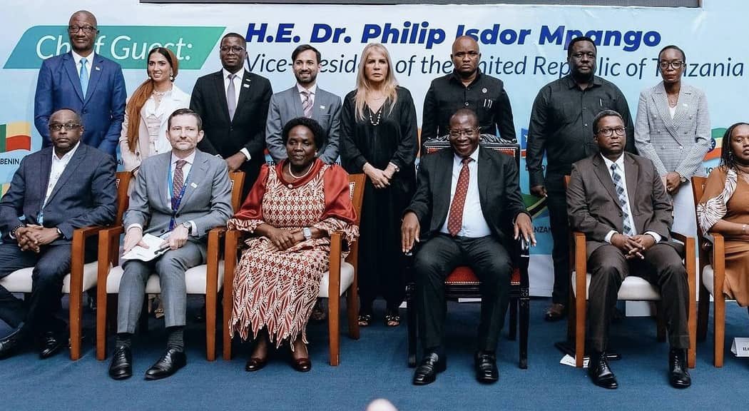 Nimeungana na Makamu wa Rais wa JMT Mhe.<a href="/dr_mpango/">Dr. Philip Isdor Mpango</a> pamoja na viongozi wa Vyama vya Waajiri  katika Kituo cha Mikutano cha Kimataifa cha Julius Nyerere Dar es salaam wakati wa ufunguzi wa Mkutano wa 7 wa Wadau wa Kijamii wa Afrika katika masuala ya Kazi na Ajira.

Kazi inaendelea