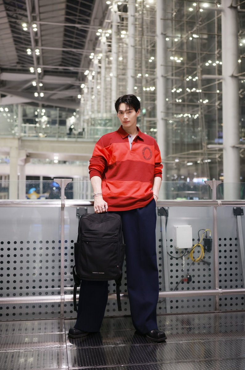 VogueThailand's tweet photo. เปิดแอร์พอร์ตลุคของ ‘วิน-เมธวิน’ @winmetawin เพื่อเตรียมบินลัดฟ้าไปชมโชว์ @TommyHilfiger คอลเล็กชั่นฤดูใบไม้ร่วง/ฤดูหนาว 2024 ณ นิวยอร์กแฟชั่นวีก #TommyHilfiger #TommyHilfigerTH #WinMetawin #WinxTommyHilfiger

#VogueReports https://t.co/o2jqJUN346