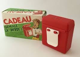 Si tu as écouté notre dernier épisode tu sais que la meilleure des Box qui existe c'est la BN Box.
Pour ta connexion internet c'est pas top mais est-ce que tu peux mettre des BN dans ta Freebox, hein ?