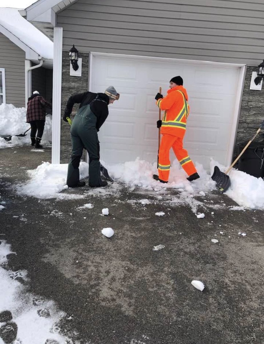 My aunt and uncle are in their 80s and live in Sydney, NS. Today, cadets from the coast guard college (Federal) helped to dig them out after close to 100cm of snow fell. 🇨🇦 A plow cleaned their driveway but the garage door was still inaccessible until today. #NSstorm