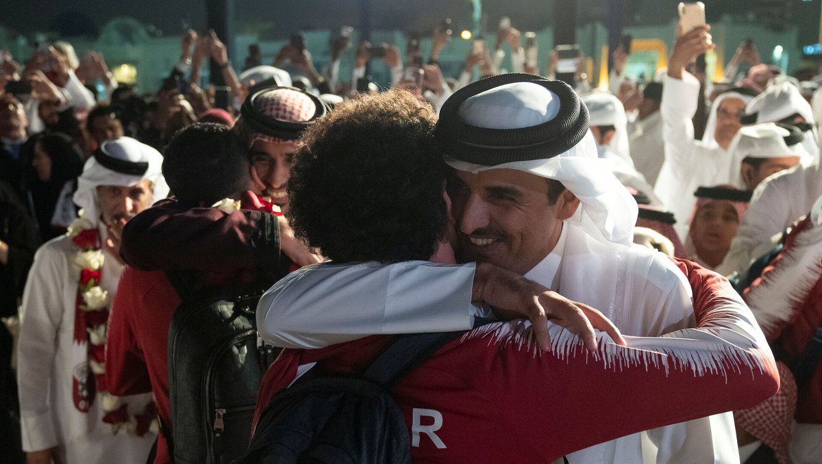nwr_hlb's tweet photo. @YaserAbdulrahim مبارك للمنتخب القطري 
مبارك للأمير تميم الفوز بتنظيم البطولة الآسيوية 
مبارك للأشقاء 
مبارك للعنابي التأهل والفوز على منتخب الخميني https://t.co/qm7lqJJAD4